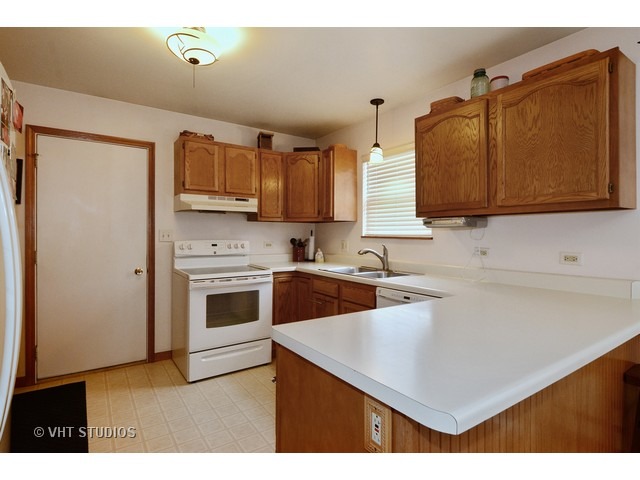 318 High St, Maple Park, IL 60151 photo 3