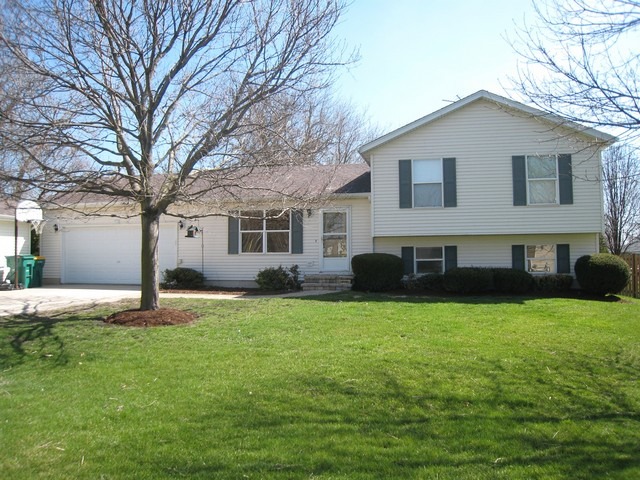 318 High St, Maple Park, IL 60151 photo 1