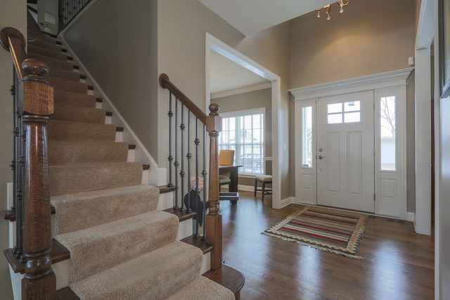 2051 Windham Cir, Wheaton, IL 60187 photo 2
