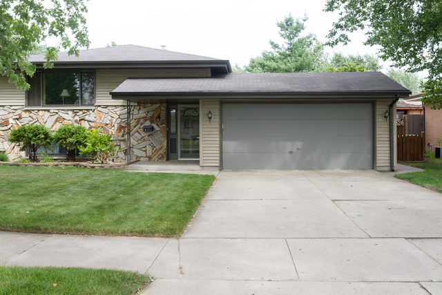 18351 Bock Rd, Lansing, IL 60438 photo 2