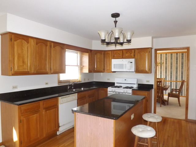 1816 Edgewood Dr, Algonquin, IL 60102 photo 3