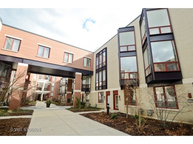 1235 W Cottage Pl, Chicago, IL 60607 photo 1