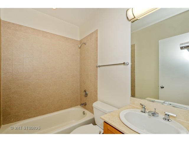 1235 W Cottage Pl, Chicago, IL 60607 photo 11