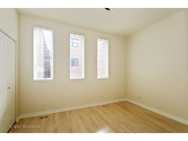 1235 W Cottage Pl, Chicago, IL 60607 photo 10