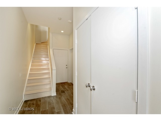 1235 W Cottage Pl, Chicago, IL 60607 photo 2