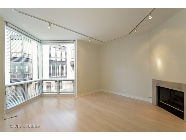 1235 W Cottage Pl, Chicago, IL 60607 photo 3