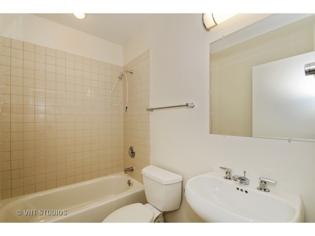 1235 W Cottage Pl, Chicago, IL 60607 photo 12