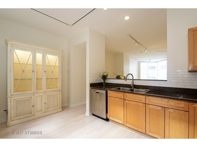 1235 W Cottage Pl, Chicago, IL 60607 photo 5