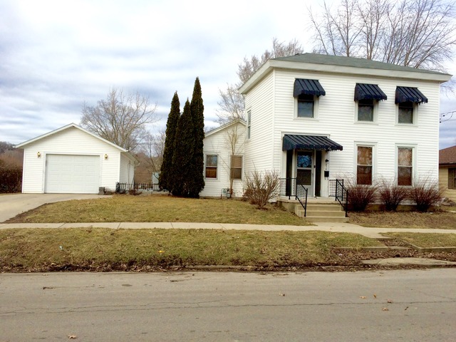 210 Deleon St, Ottawa, IL 61350 photo 2