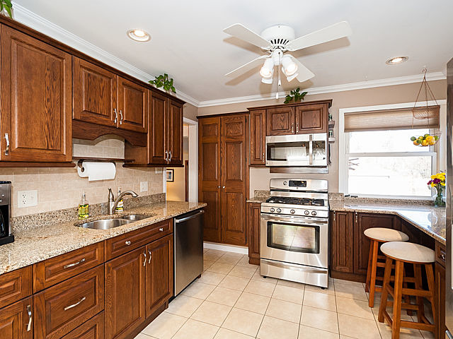 215 E Cayuga Ave, Elmhurst, IL 60126 photo 5