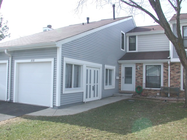 1838 Williamsburg Dr, Hoffman Estates, IL 60169 photo 1