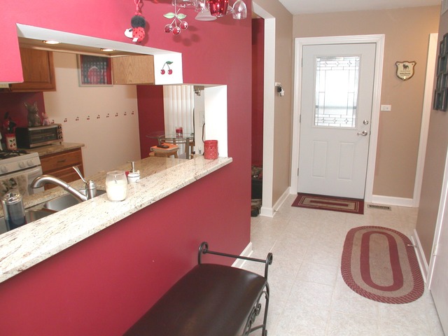 1838 Williamsburg Dr, Hoffman Estates, IL 60169 photo 2