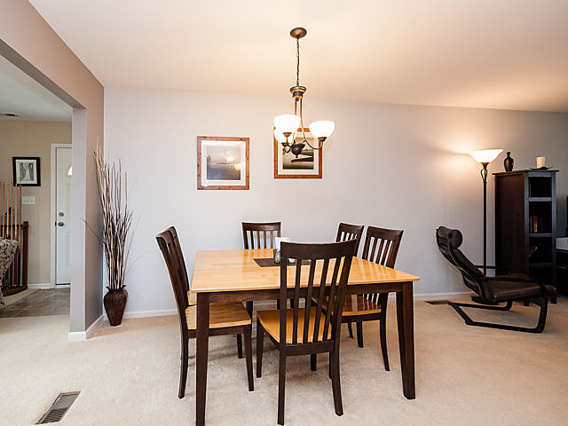 555 Bode Rd, Hoffman Estates, IL 60169 photo 5