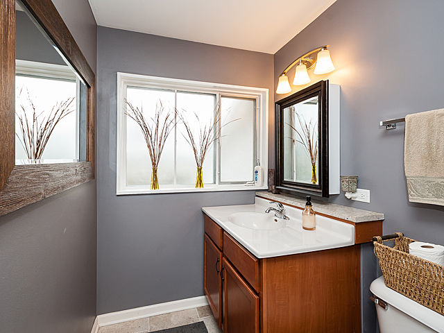 555 Bode Rd, Hoffman Estates, IL 60169 photo 15