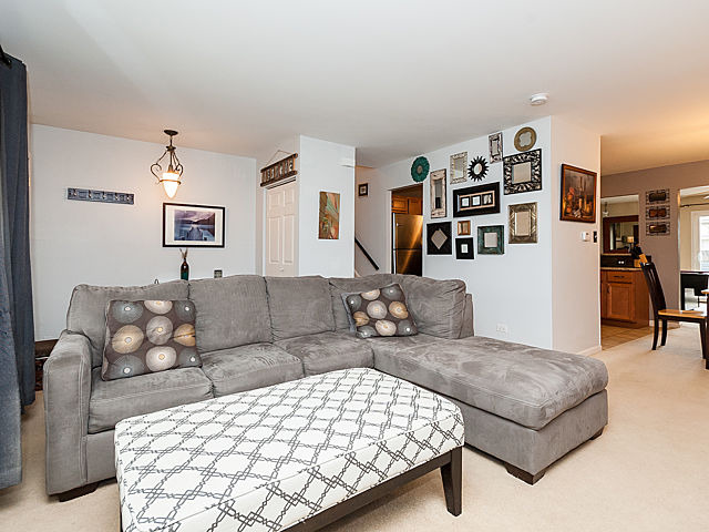 555 Bode Rd, Hoffman Estates, IL 60169 photo 3