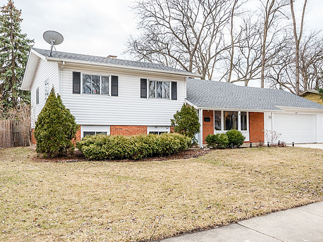 555 Bode Rd, Hoffman Estates, IL 60169 photo 2