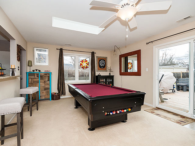 555 Bode Rd, Hoffman Estates, IL 60169 photo 9