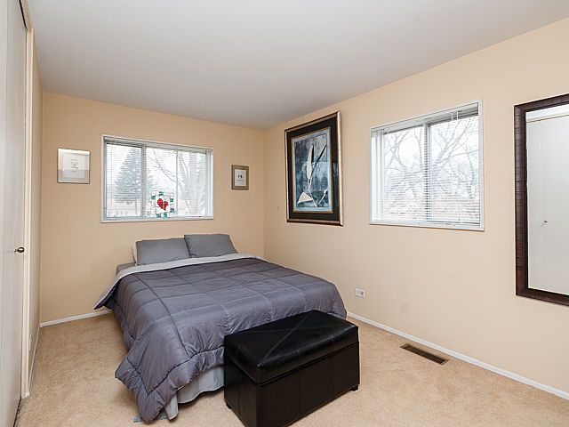 555 Bode Rd, Hoffman Estates, IL 60169 photo 12