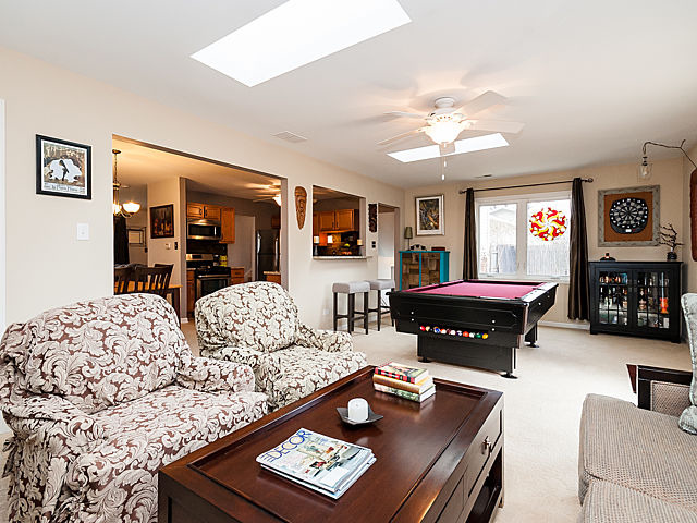 555 Bode Rd, Hoffman Estates, IL 60169 photo 10