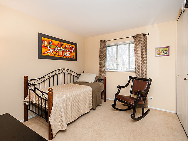 555 Bode Rd, Hoffman Estates, IL 60169 photo 13