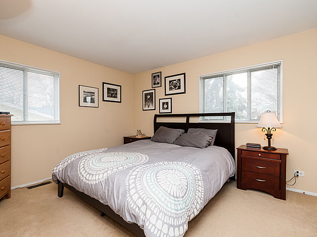 555 Bode Rd, Hoffman Estates, IL 60169 photo 11