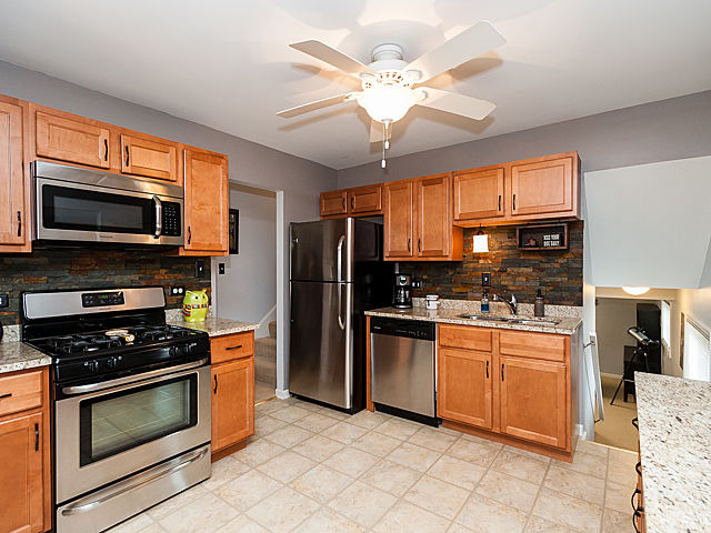 555 Bode Rd, Hoffman Estates, IL 60169 photo 7