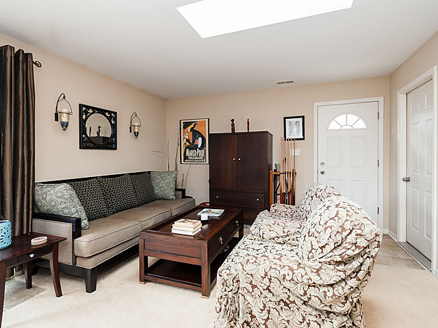 555 Bode Rd, Hoffman Estates, IL 60169 photo 8