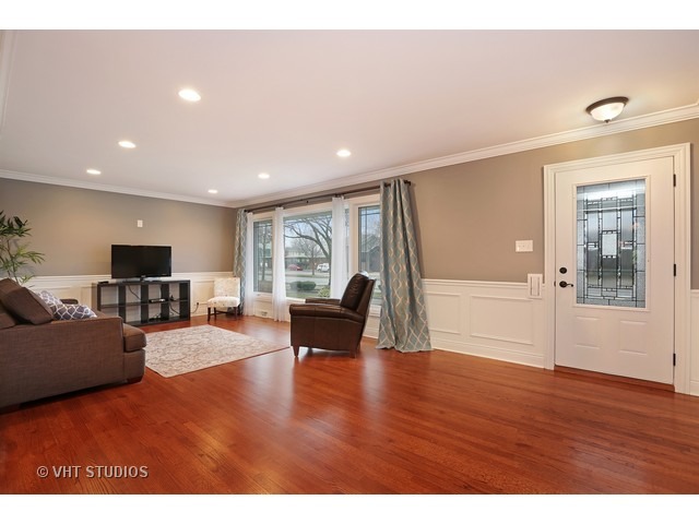 297 Des Plaines Ave, Riverside, IL 60546 photo 2