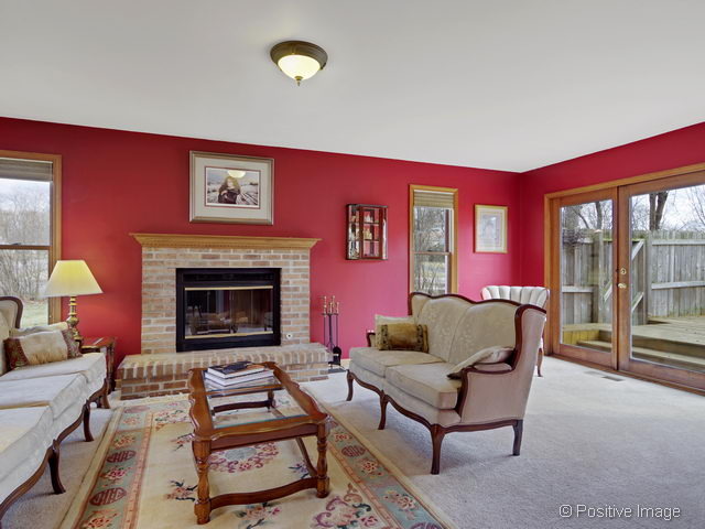 318 Elm St, Wheaton, IL 60189 photo 2