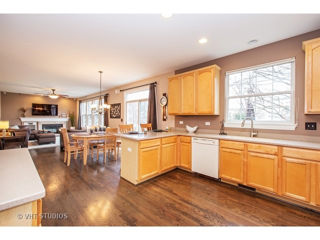 386 Sterling Cir, Cary, IL 60013 photo 7