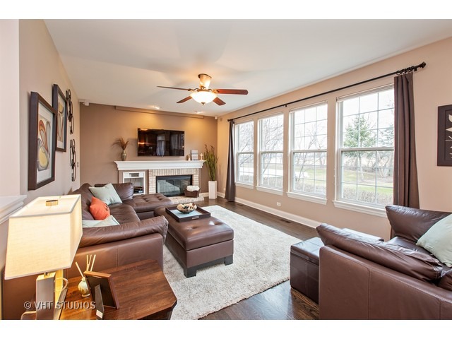 386 Sterling Cir, Cary, IL 60013 photo 8