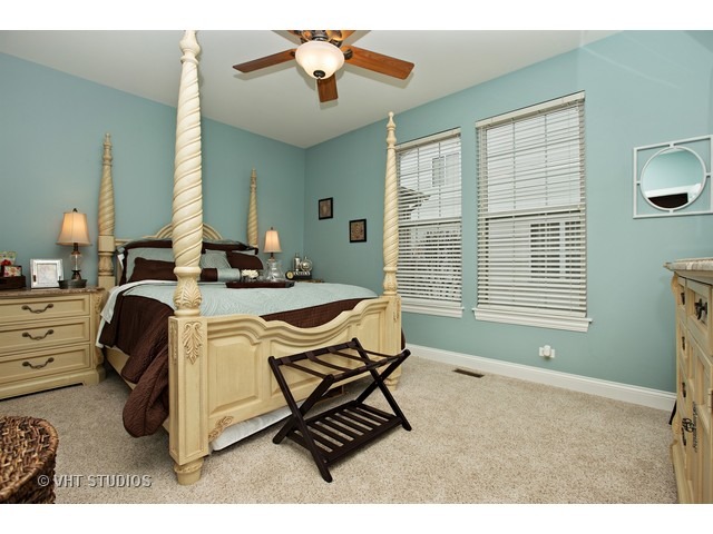 386 Sterling Cir, Cary, IL 60013 photo 16