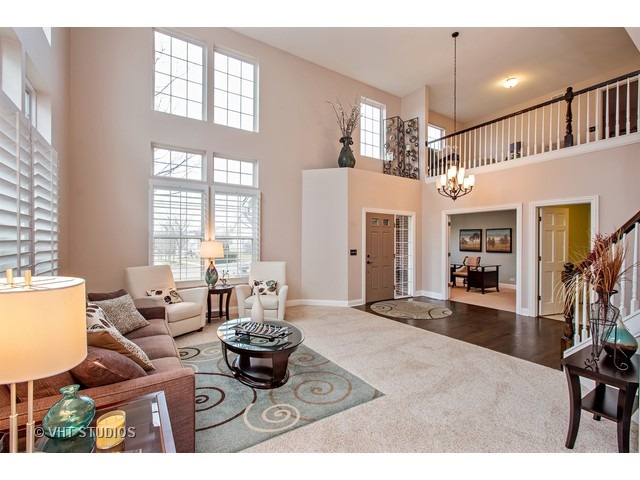 386 Sterling Cir, Cary, IL 60013 photo 4
