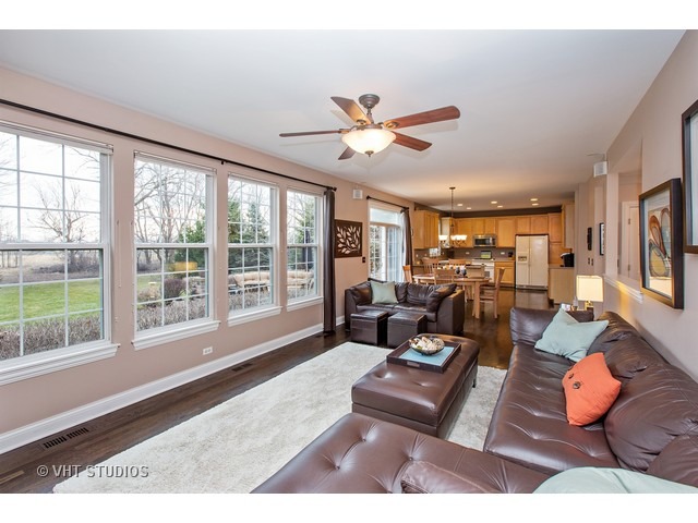 386 Sterling Cir, Cary, IL 60013 photo 9