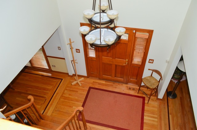 71 Christina Cir, Wheaton, IL 60189 photo 2