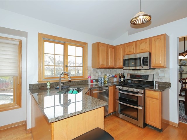 616 Winchester Ct, Bartlett, IL 60103 photo 8