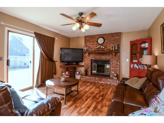 19 Hunter Dr, Montgomery, IL 60538 photo 8