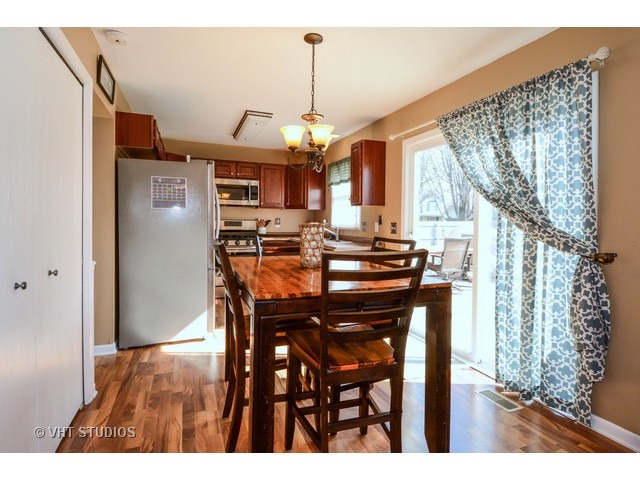 19 Hunter Dr, Montgomery, IL 60538 photo 6