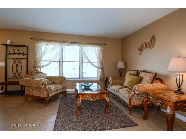 19 Hunter Dr, Montgomery, IL 60538 photo 4