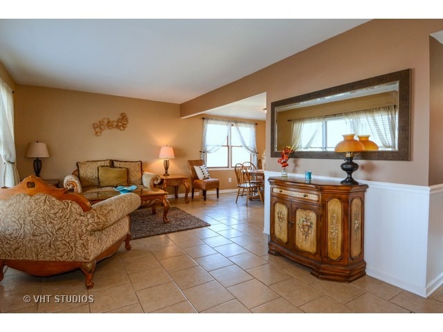 19 Hunter Dr, Montgomery, IL 60538 photo 3