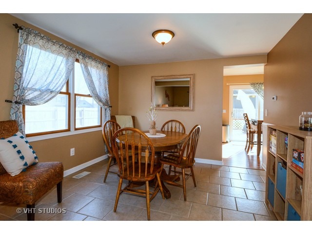 19 Hunter Dr, Montgomery, IL 60538 photo 7