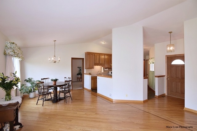 755 Fox Run Ln, Algonquin, IL 60102 photo 2