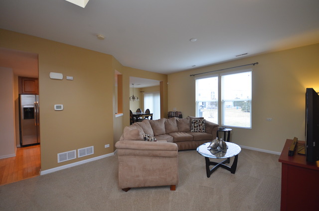 120 Devoe Dr, Oswego, IL 60543 photo 3