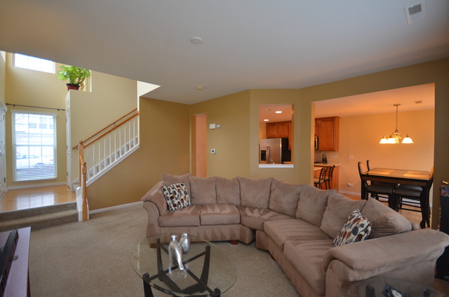 120 Devoe Dr, Oswego, IL 60543 photo 2