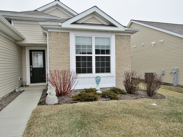 2743 Beacon Point Cir, Elgin, IL 60124 photo 2