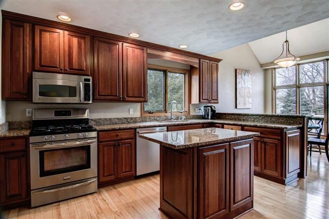 7474 Joy Ln, Roscoe, IL 61073 photo 5