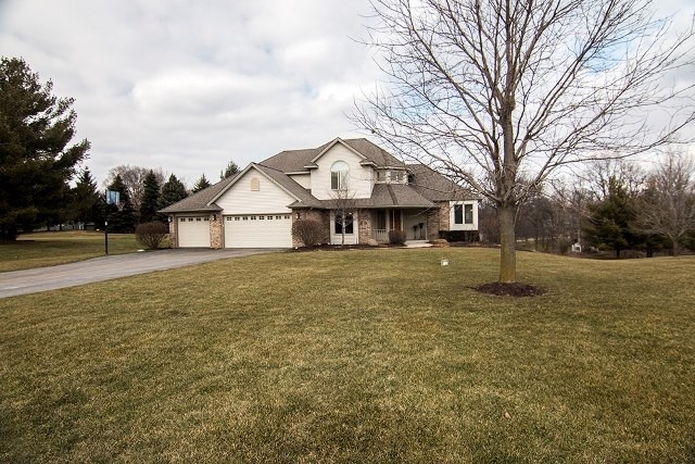 7474 Joy Ln, Roscoe, IL 61073 photo 1