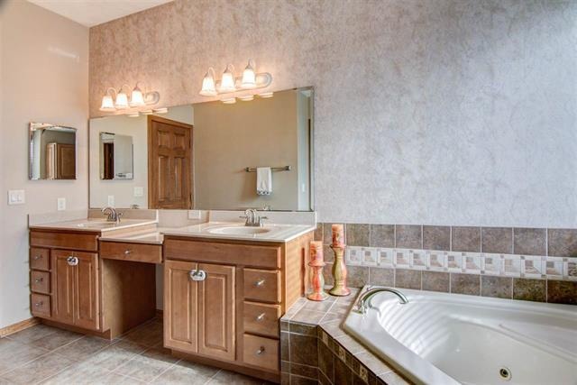 7474 Joy Ln, Roscoe, IL 61073 photo 12