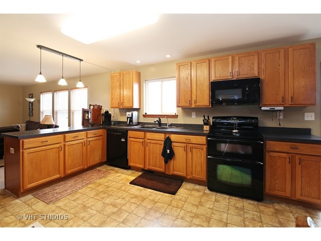 502 Walnut Ave, Maple Park, IL 60151 photo 4