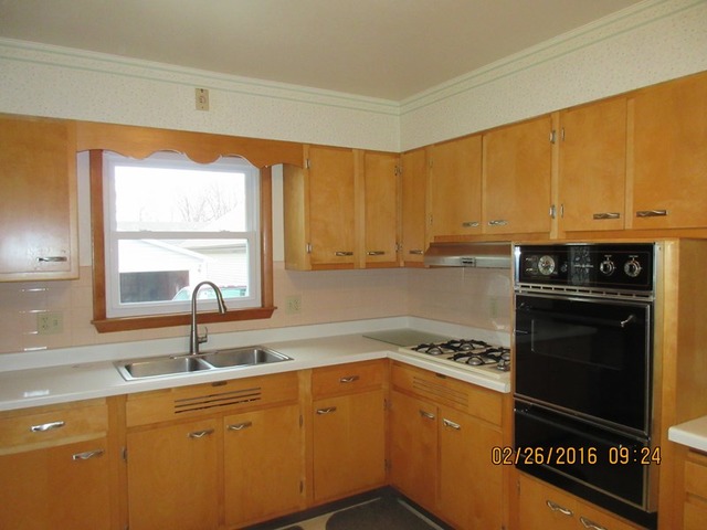 1012 E Chamberlin St, Dixon, IL 61021 photo 5